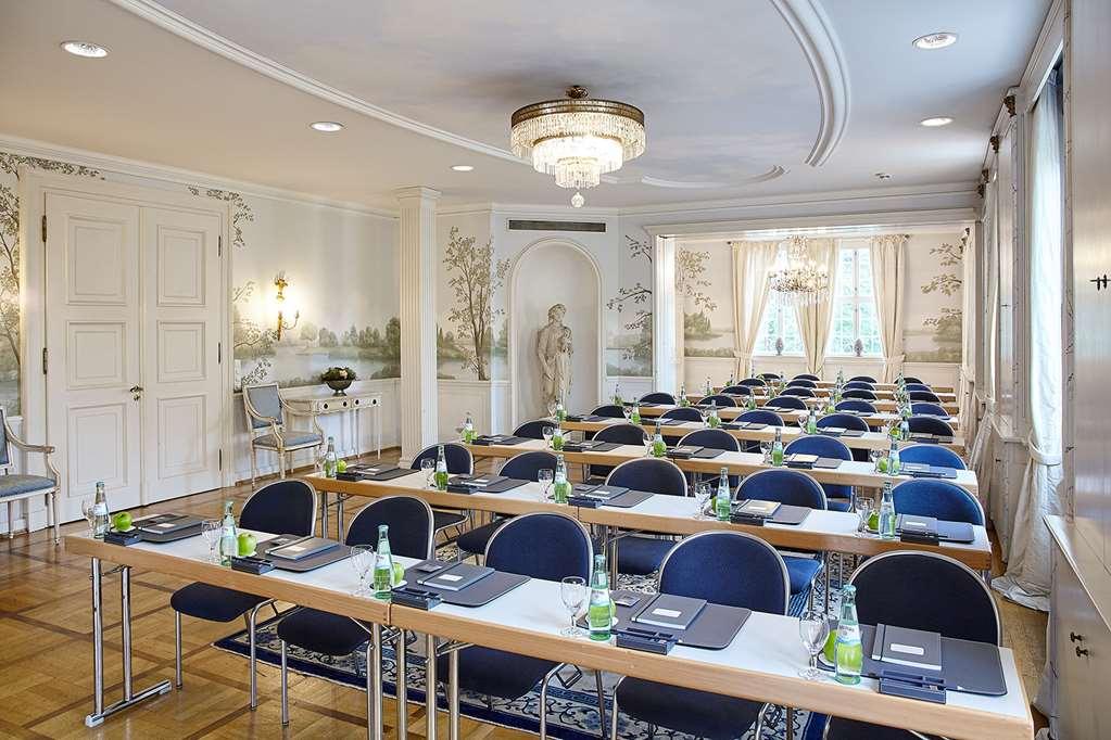Althoff Hotel Fürstenhof Celle Facilidades foto The interior of the conference centre